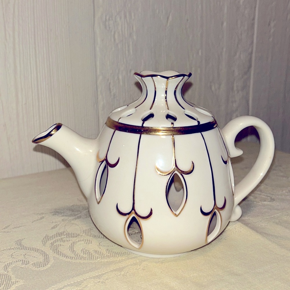 Last chance Party Lite Teapot Candle Holder